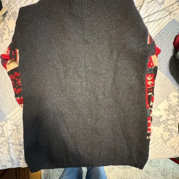 Beautiful 100% Wool Pullover Sweater! Warm and cozy for these cold days. - Picture 3 of 5